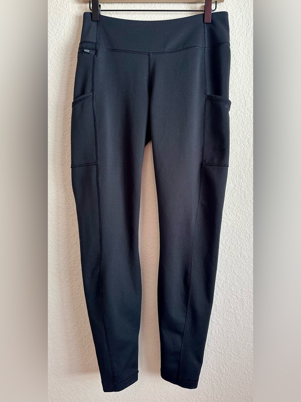 Patagonia Leggings Black Side Pockets Women’s Size M Flattering Workout Outdoors